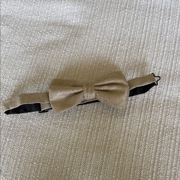 None Other - Elegant Tan Bow Tie